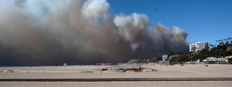 Heftige Winde verstärken die Feuergefahr in Südkalifornien.  - Foto: Richard Vogel/AP/dpa