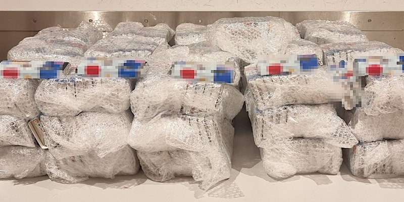 HZA-IZ: Zoll verhindert Schmuggel von 90 Kilogramm Dubai Schokolade am Flughafen Hamburg / Dubai Schokolade im Wert von 2.100 Euro durch Zoll in Verwahrung genommen - Foto: presseportal.de