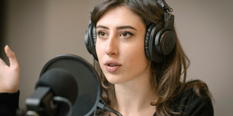 Die zeitweise im Iran inhaftierte italienische Journalistin Cecilia Sala ist wieder frei. - Foto: Uncredited/Chora Media/AP/dpa