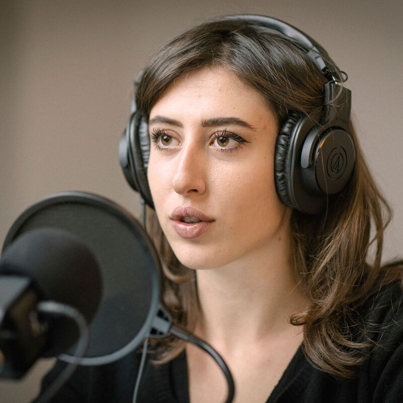 Die zeitweise im Iran inhaftierte italienische Journalistin Cecilia Sala ist wieder frei. - Foto: Uncredited/Chora Media/AP/dpa