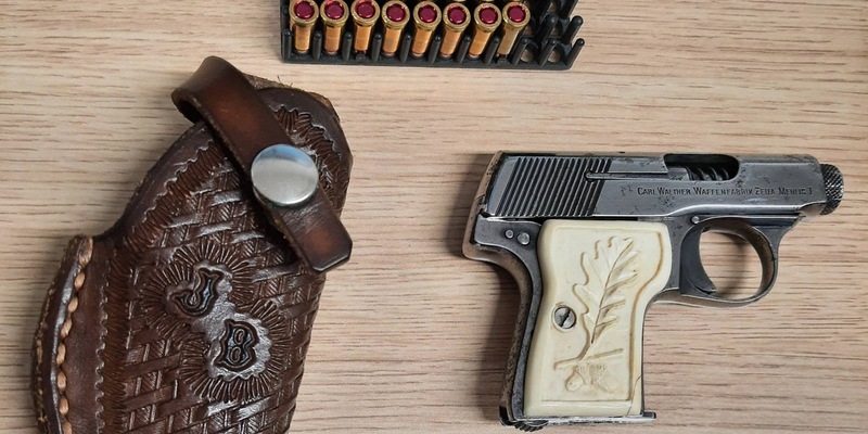 BPOLI LUD: Mit einer Pistole im Koffer in die Kontrollstelle - Foto: presseportal.de