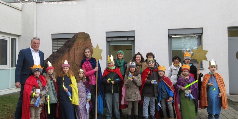 POL-PPWP: Sternsinger besuchen Polizeipräsidium Westpfalz - Foto: presseportal.de