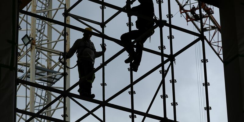 Deutschland hinkt der Förderbank KfW zufolge bei Investitionen hinterher - auch im Wohnungsbau (Archivbild) - Foto: Jan Woitas/dpa