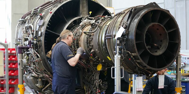 Der Lufthansa-Konzern stellt auch 2025 neue Kräfte ein.  - Foto: Marcus Brandt/dpa