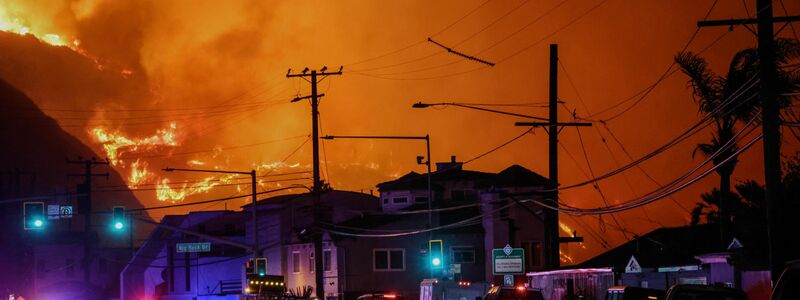 Mindestens drei Brände sind nahe der kalifornischen Metropole Los Angeles ausgebrochen. (Foto aktuell) - Foto: Amy Katz/ZUMA Press Wire/dpa