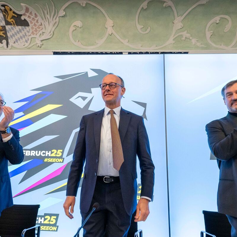 Für Friedrich Merz (rechts, CDU) ist es der erste Besuch in Seeon seit seiner Wahl zum Bundeskanzler. (Archivbild) - Foto: Peter Kneffel/dpa