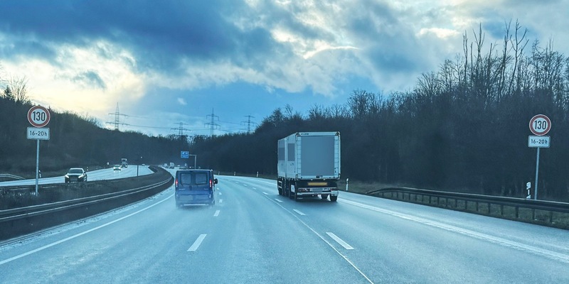 API-TH: Seit wann sind hier 130 km/h? - Foto: presseportal.de