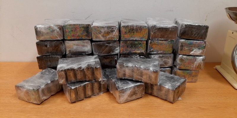 BPOL NRW: Grenzüberschreitendes Einsatzteam stellt 22-jährigen Deutschen mit 15kg Haschisch - einem Verkehrswert von ca. 100.000EUR - Foto: presseportal.de