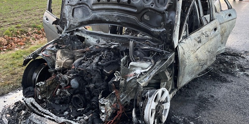 POL-HRO: Brennender PKW ohne Pflichtversicherung auf der B5 - Foto: presseportal.de