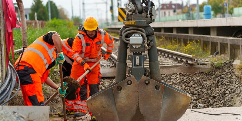 Der Aufsichtsratschef der Deutschen Bahn, Werner Gatzer, hält 150 Milliarden Euro für die langfristige Ertüchtigung der Bahn-Infrastruktur für erforderlich. (Archivbild) - Foto: Andreas Arnold/dpa