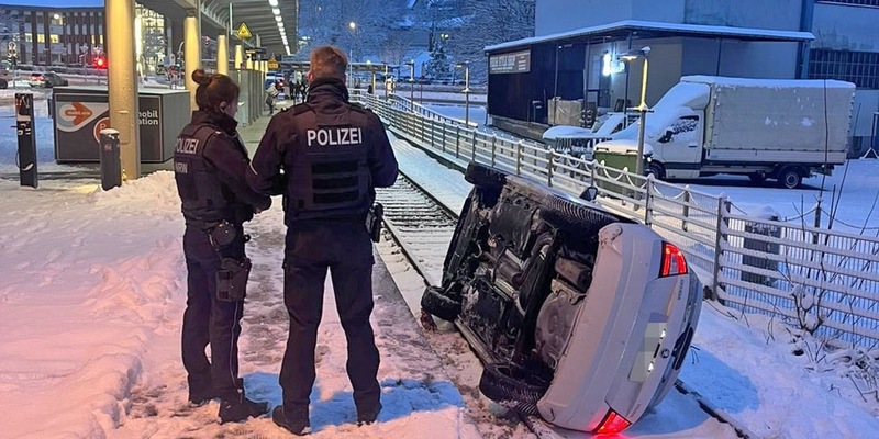 POL-MK: Erste Schneebilanz: Fünf Verletzte und PKW im Bahngleis - Foto: presseportal.de