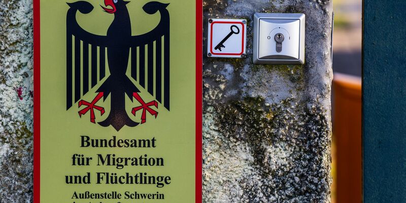 Im Jahr 2024 ist die Zahl der Asylanträge in Deutschland deutlich zurückgegangen (Archivbild).  - Foto: Jens Büttner/dpa