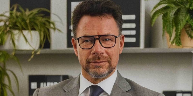 Torsten Grüß: Chancen und Risiken ausländischer Subunternehmer im Baugewerbe – Strategien zur Absicherung - Foto: presseportal.de