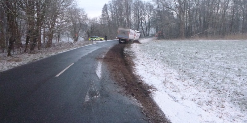 POL-LG: ++ Nach versuchtem Diebstahl von Arbeitsmaschinen festgenommen ++ Unfall auf Kreisstraße - Sperrung wegen Bergung eines LKW mit Anhänger ++ Schockanruf - Seniorin reagiert besonnen - kein Schaden ++ - Foto: presseportal.de