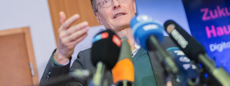 Patienten können ihre E-Akte in Praxen befüllen lassen, auch ohne selbst hineinzuschauen. (Archivbild) - Foto: Rolf Vennenbernd/dpa-Pool/dpa