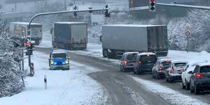 POL-MK: Zweite Schneebilanz: Zahlreiche Unfälle und chaotische Straßenzustände - Foto: presseportal.de