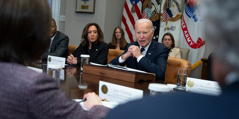 US-Präsident Joe Biden teilte mit, dass wegen der verheerenden Brände in Kalifornien bislang 360.000 Menschen in Sicherheit gebracht wurden. - Foto: Ben Curtis/AP/dpa