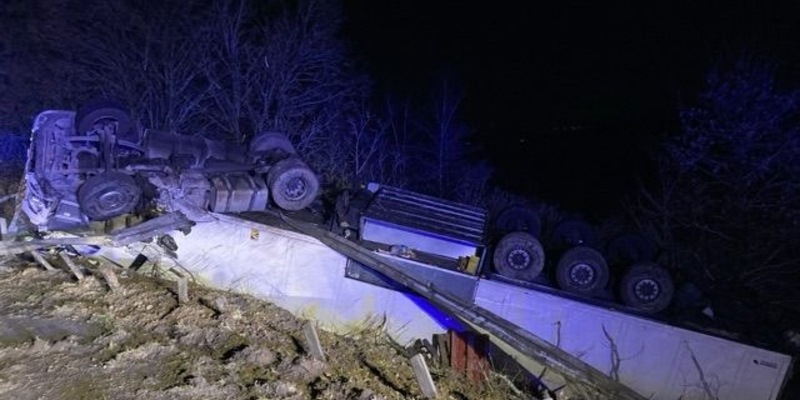 POL-WI: Verkehrsunfall mit Personenschaden, umgestürzter Sattelzug, A 3, zwischen Idstein und Bad Camberg, Donnerstag, 09.01.2025, 21:42 Uhr - Foto: presseportal.de