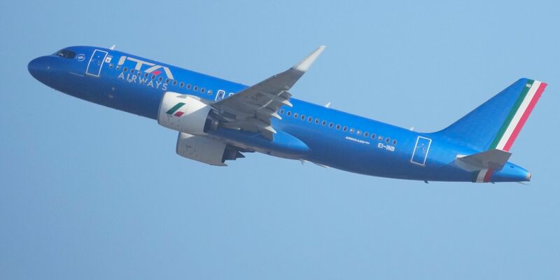 Auch auf Passagiere kommen Veränderungen zu. (Archivbild) - Foto: Andrew Medichini/AP