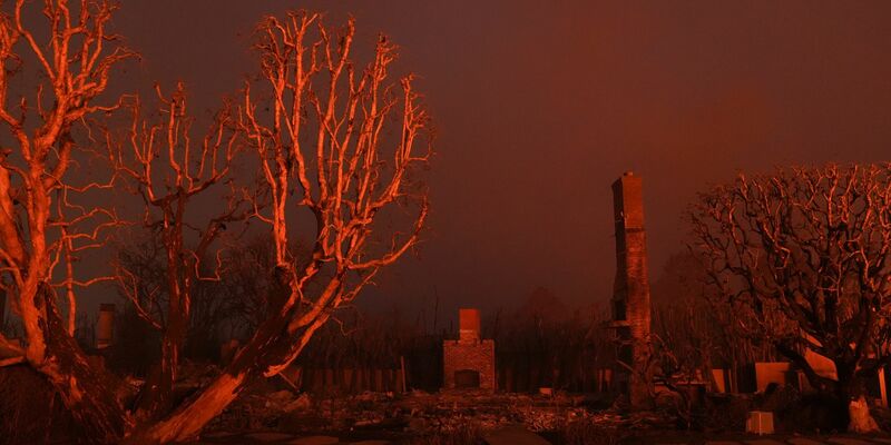 Die verheerenden Waldbrände von Los Angeles wurden durch den menschengemachten Klimawandel schlimmer, zeigt eine Schnellanalyse. (Archivbild) - Foto: Jae C. Hong/AP/dpa