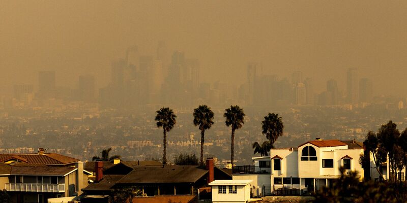 Feuer in Los Angeles: Rufe nach Trump werden lauter. - Foto: Etienne Laurent/AP/dpa