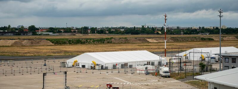 Das DRK betreibt das Pilotprojekt «Labor Betreuung 5000». Zum Einsatz kam es etwa als Notunterkunft für Flüchtlinge am ehemaligen Berliner Flughafen Tegel. (Archivfoto) - Foto: Christophe Gateau/dpa