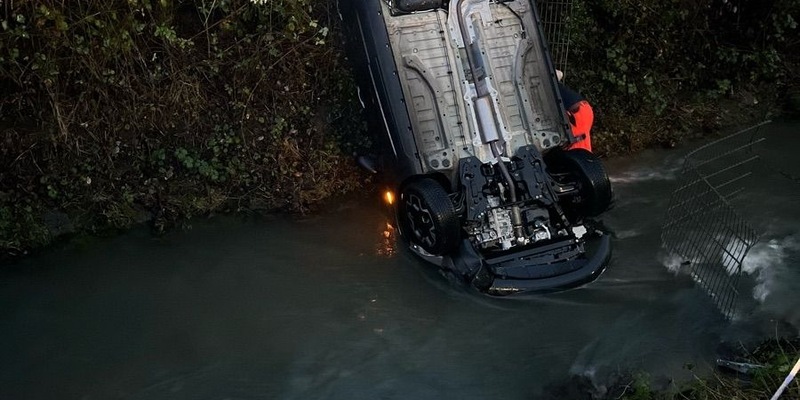 POL-COE: Coesfeld, Dülmener Straße / Jungfernfahrt endet im Tüskenbach - Foto: presseportal.de