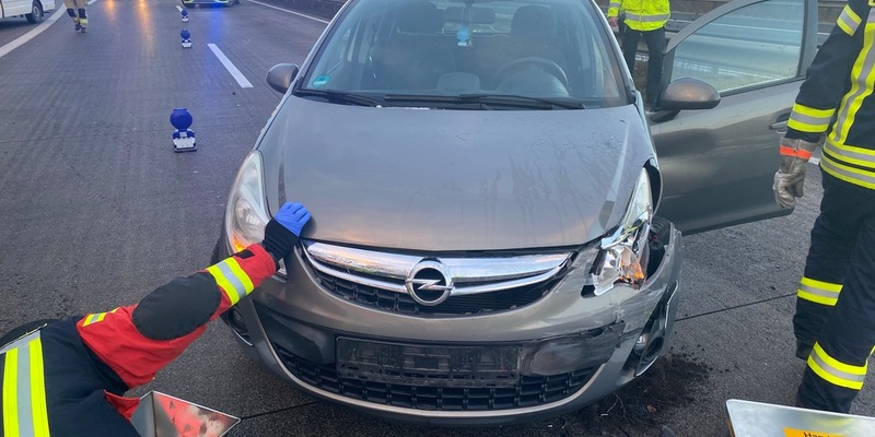 POL-PDKL: Fehler beim Fahrstreifenwechsel, 3 Fahrzeuge beschädigt, 2 Leichtverletzte - Foto: presseportal.de