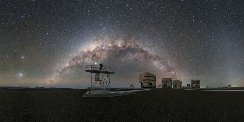 Lichtverschmutzung bedroht die Arbeit des Observatoriums auf dem chilenischen Berg Cerro Paranal.  - Foto: P. Horálek/European Southern Observatory/dpa