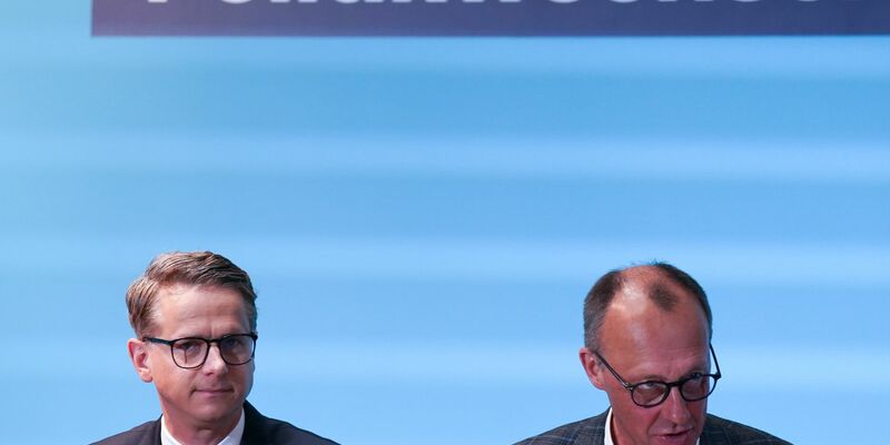 Die CDU will auf ihrem Wahlparteitag am Montag in Berlin ein Sofortprogramm beschließen, in dem sie den Bürgerinnen und Bürgern aus ihrer Sicht wichtige Punkte für den versprochenen Politikwechsel verspricht. Damit wollen die Christdemokraten in der Schlussphase des Wahlkampfs punkten. (Archivfoto) - Foto: Marcus Brandt/dpa