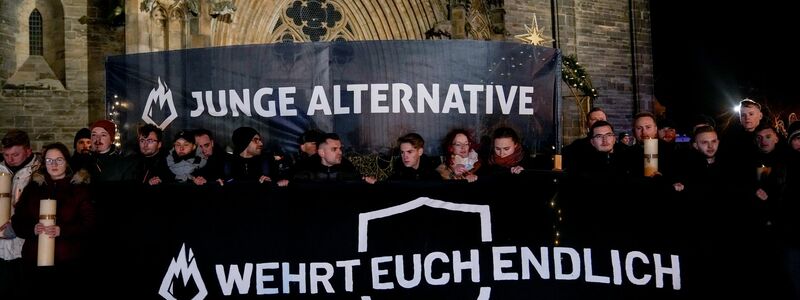 Die als rechtsextremistisch eingestufte Nachwuchsorganistation der AfD «Junge Alternative» soll von einer neu zu gründenden Jugendorganisation abgelöst werden. (Archivbild) - Foto: Ebrahim Noroozi/AP/dpa/dpa