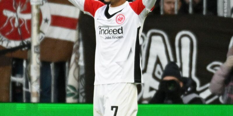 Hofft auf Marmoushs Verbleib: Frankfurts Trainer Dino Toppmöller - Foto: Gregor Fischer/dpa