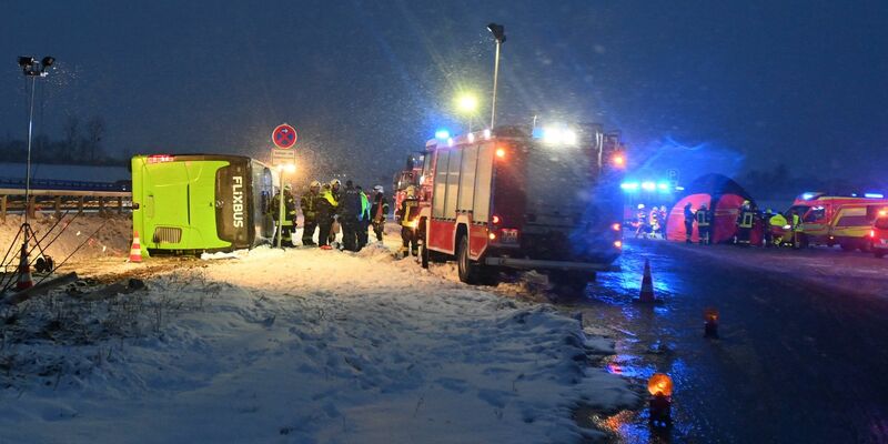 Wie es zu dem Unfall kam, ist bislang unklar. - Foto: Stefan Csevi/dpa