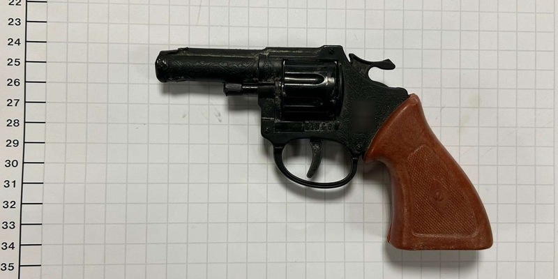 BPOL NRW: Mit Spielzeugrevolver bedroht - Bundespolizei stellt 29-Jährigen - Foto: presseportal.de
