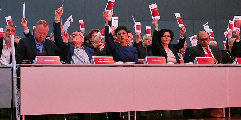 Parteivorstand bei Abstimmung auf BSW-Parteitag am 12.01.2025 - Foto: über dts Nachrichtenagentur