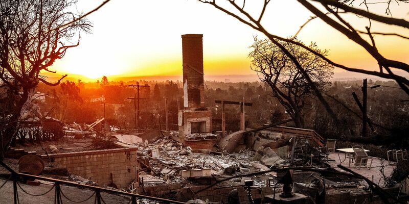 Plünderern und Einbrecher in Feuerzonen drohen lange Haftstrafen. - Foto: Noah Berger/FR34727 AP/AP/dpa