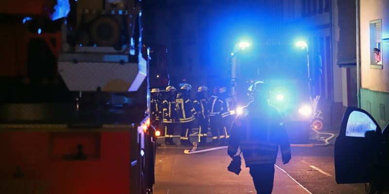 FW LK Neunkirchen: Feuerwehr hat Brand in leerstehendem Haus schnell unter Kontrolle - Foto: presseportal.de