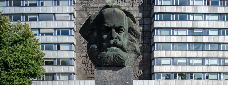 Markant ragt das Karl-Marx-Monument im Zentrum von Chemnitz empor. - Foto: Hendrik Schmidt/dpa-Zentralbild/dpa