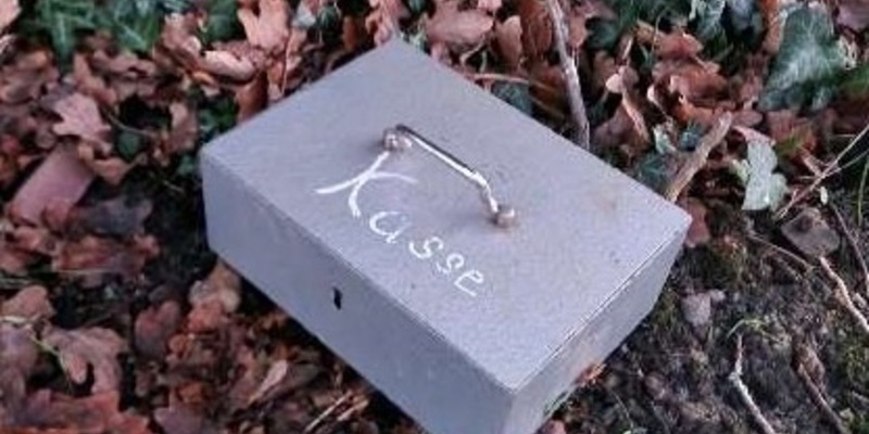 POL-WHV: Aufgefundene Geldkassette konnte zuordnet werden - Wer kann Hinweise zu dem Täter geben? - Foto: presseportal.de