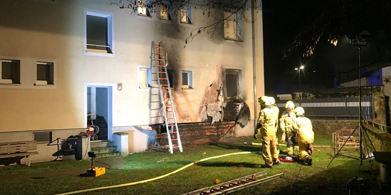 FW-BOT: Feuer in einem Hinterhof - Foto: presseportal.de