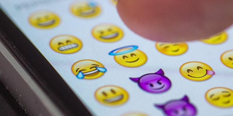 Auch im ersten Quartal 2025 gibt es wieder neue Emojis. (Symbolbild) - Foto: picture alliance / Matthias Balk/dpa