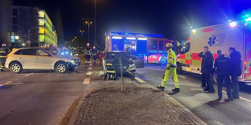 FW-M: Verkehrsunfall fordert zwei Verletzte (Ramersdorf) - Foto: presseportal.de