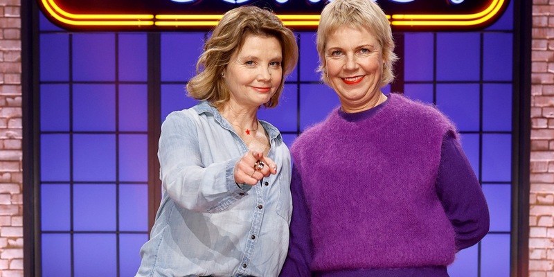 Die Schillerstraße im Rateduell: Annette Frier und Cordula Stratmann bei Wer weiß denn sowas? - Das Wissensquiz vom 20. bis 24. Januar 2025, um 18:00 Uhr im Ersten - Foto: presseportal.de