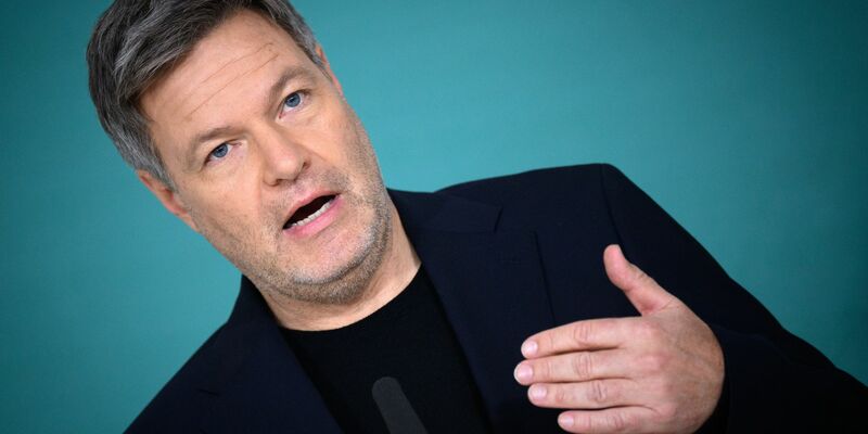 Minister Robert Habeck am Dienstag in Berlin - vor dem Auftritt bei Twitch. - Foto: Bernd von Jutrczenka/dpa