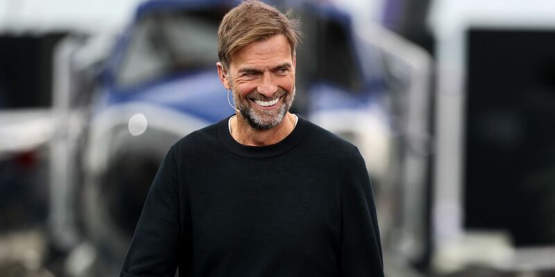 Der Chef und sein Star-Einkauf: Red-Bull-Chef Oliver Mintzlaff (r) und Jürgen Klopp. - Foto: Jan Woitas/dpa