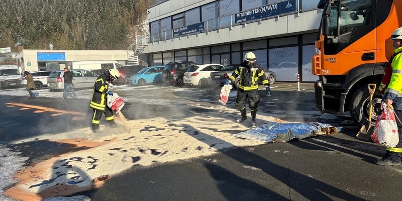 FW-OE: Auslaufende Betriebsstoffe in Lennestadt-Altenhundem - Foto: presseportal.de