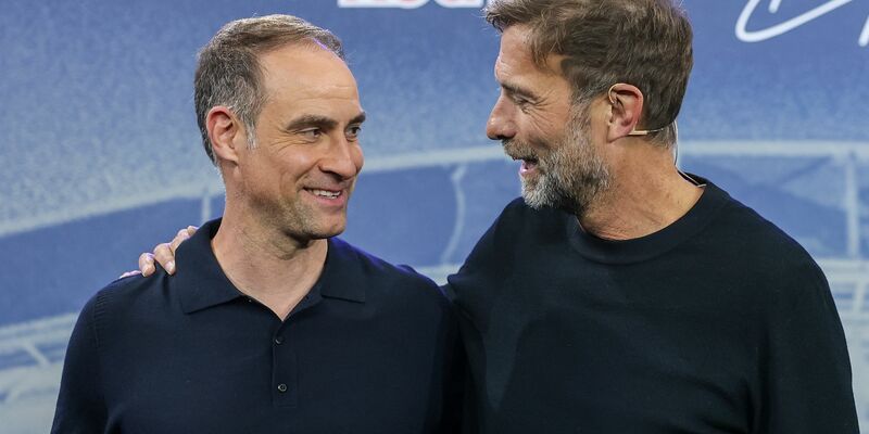 Oliver Mintzlaff (l) hat das Club-Netzwerk mit erschaffen, für das Jürgen Klopp nun verantwortlich ist. - Foto: Jan Woitas/dpa