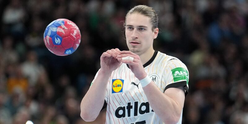 Juri Knorr fehlt den deutschen Handballern im WM-Spiel gegen Italien. - Foto: Soeren Stache/dpa