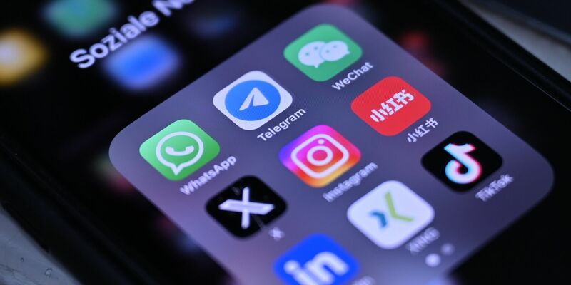 Die chinesische App Xiaohongshu («Kleines rotes Buch») ist eine Art Instagram aus China.  - Foto: Johannes Neudecker/dpa