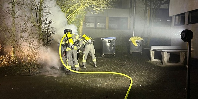 FW-WRN: Mülleimerbrand am Anne-Frank-Gymnasium - Foto: presseportal.de